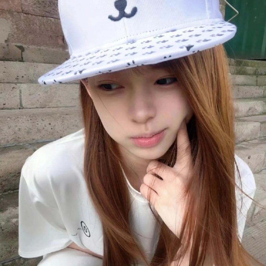 图片[40]-𝙒𝙚𝘾𝙝𝙖𝙩 | 女生头像100张【可直接保存】-优美阁