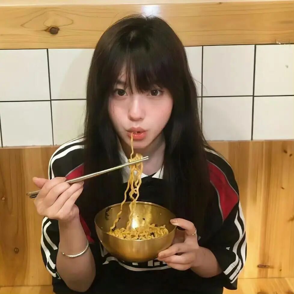 图片[39]-𝙒𝙚𝘾𝙝𝙖𝙩 | 女生头像100张【可直接保存】-优美阁